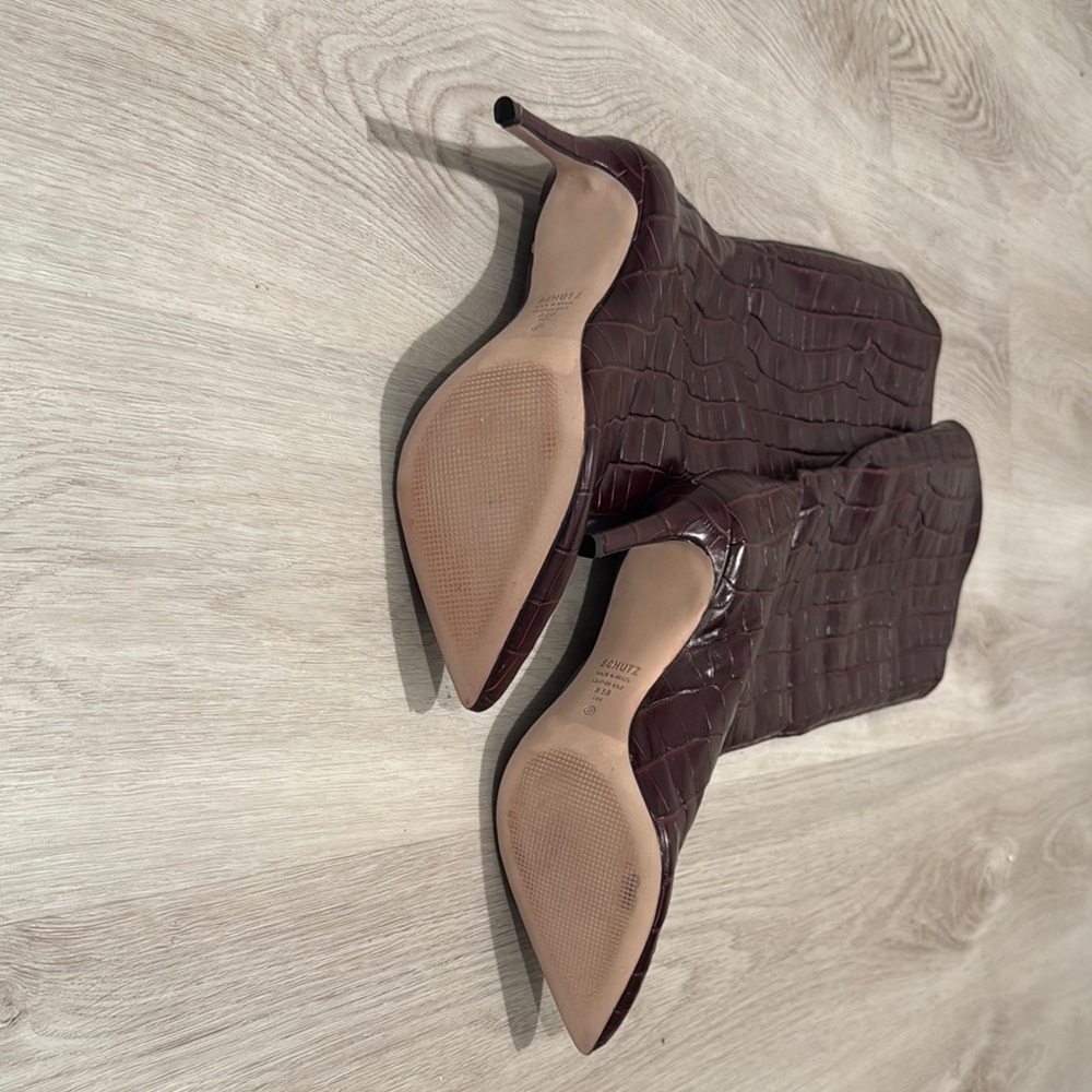 Elegant Brown Croc-Embossed Women's Boots - Picture 2 of 4